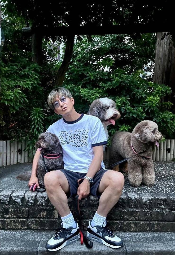 木村拓哉和愛犬們的萌照。