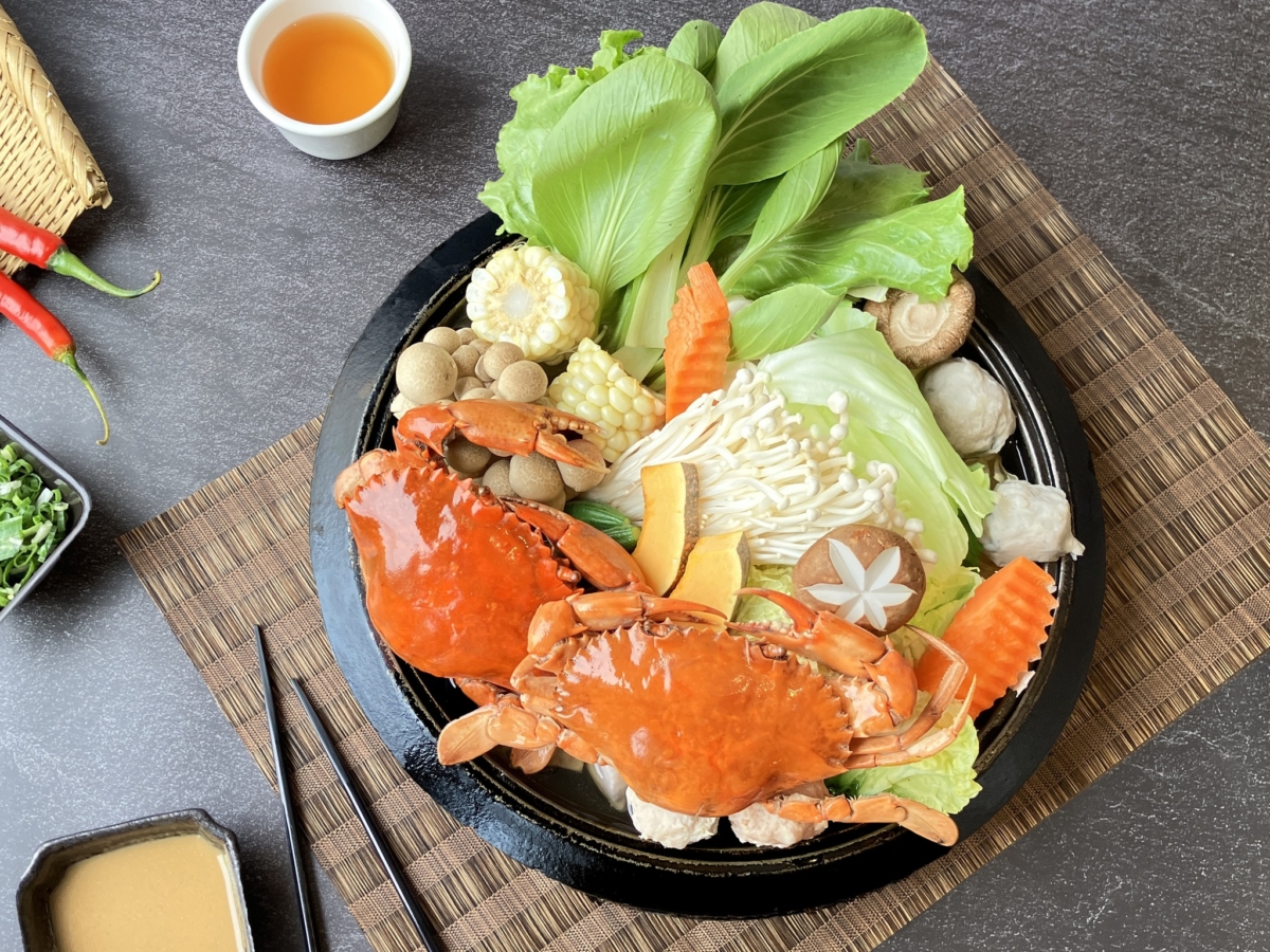 「紅蟳鍋物」料多豐富。