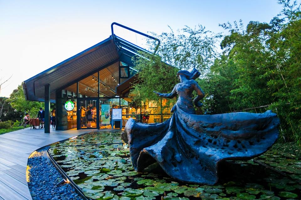 星巴克絕美特色門市10：淡水雲門門市