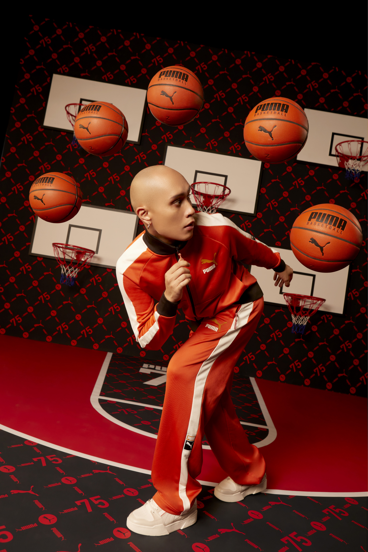 黃宣著用PUMA流行系列Forward History立領外套、PUMA流行系列Forward History寬鬆長褲