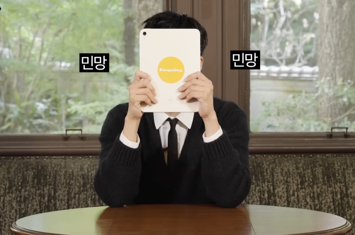 回答問題後害羞朴寶劍