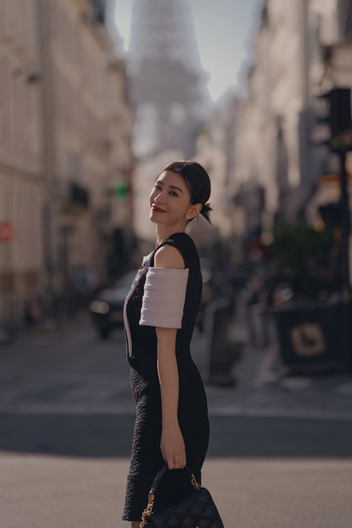 賈靜雯ALYSSA CHIA路易威登2024春夏女裝系列秀前街拍