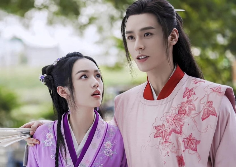 周也在《山河令》中飾演女配角「顧湘」。