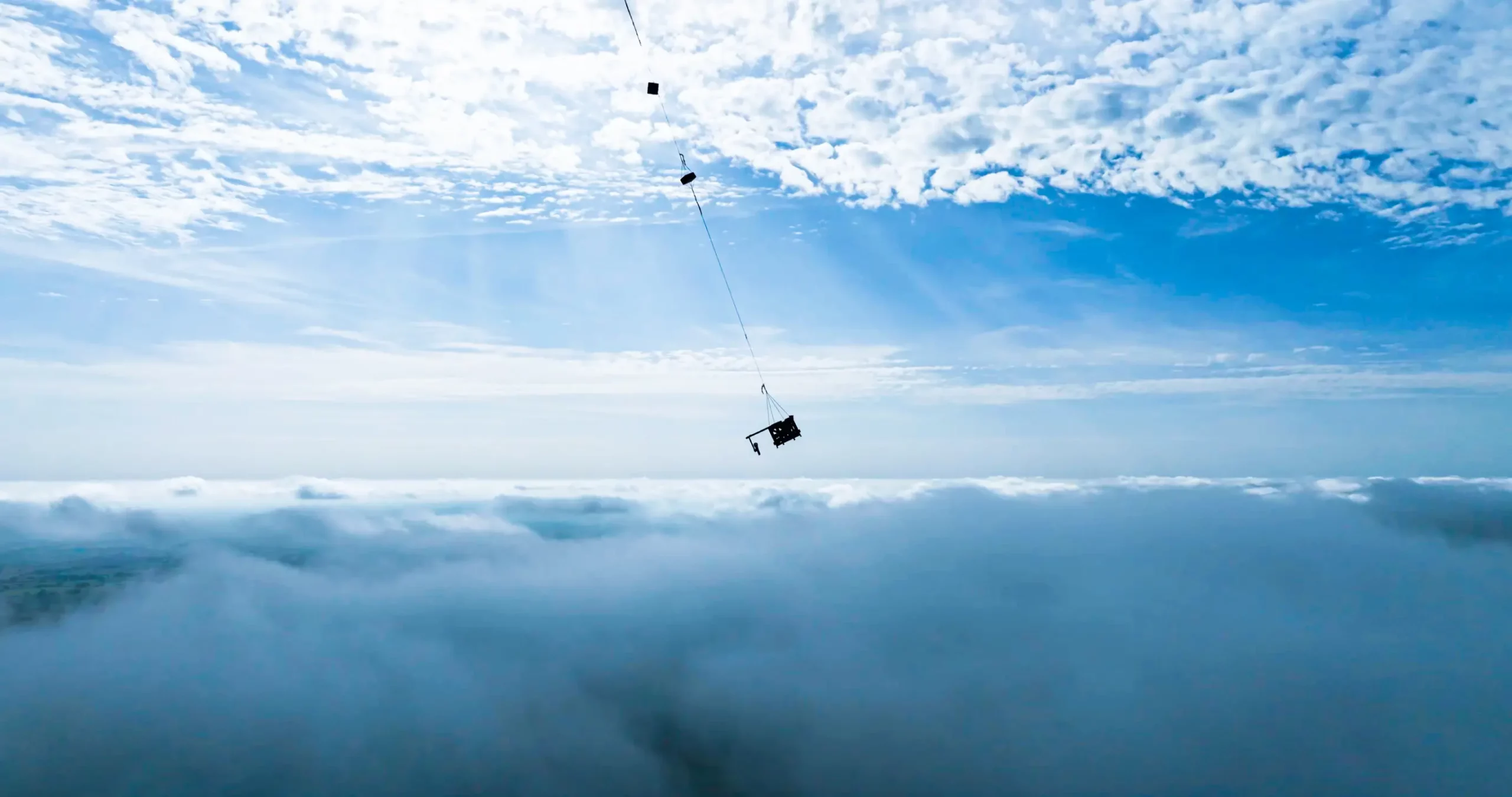 麥克風上升到高達113,000多英尺