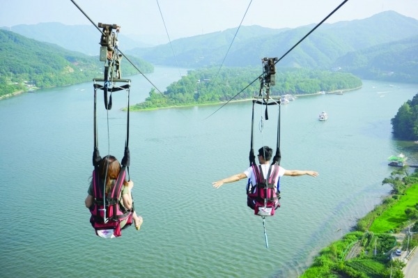 南怡島可以玩滑索，最快速刺激的入島方式