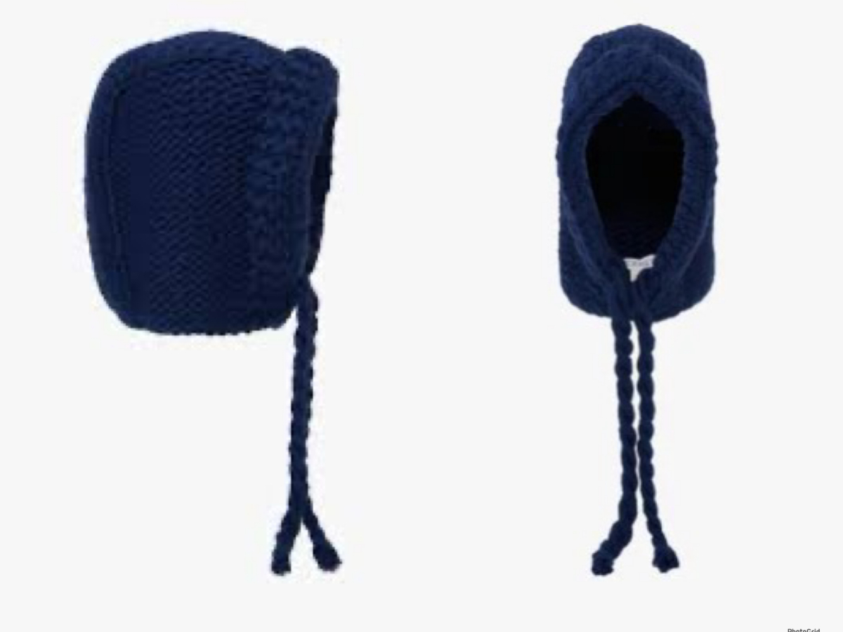 JW Anderson 寶藍色編織冷帽，參考定價NT$1,3000。