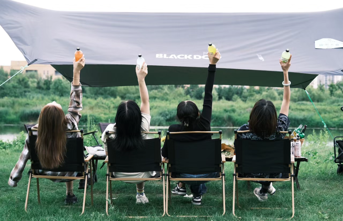 露營拍照技巧5：有閨蜜在隨便拍都好看