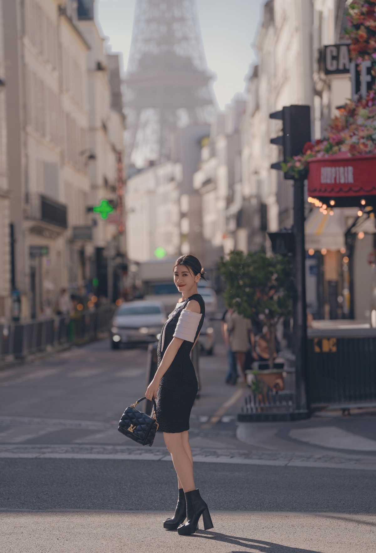 賈靜雯ALYSSA CHIA路易威登2024春夏女裝系列秀前街拍