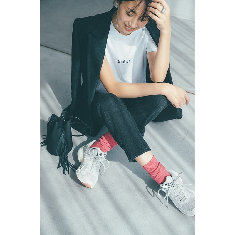 Uniqlo粉襪穿搭,瞬間成為整身的亮點