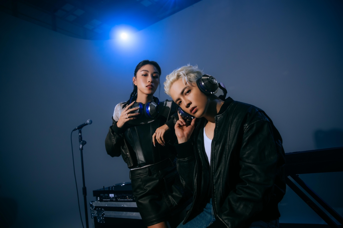 J.Sheon與游宇潼首度合作拍攝「Dyson Zone空氣清淨降噪耳機」形象影片,激盪最潮跨界Remix火花。