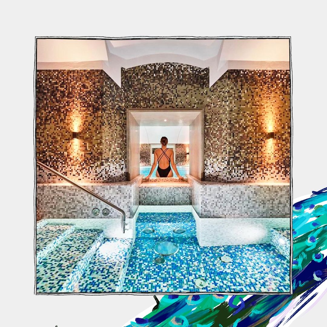 萊佛士酒店療湛藍色澤宛如寶石。