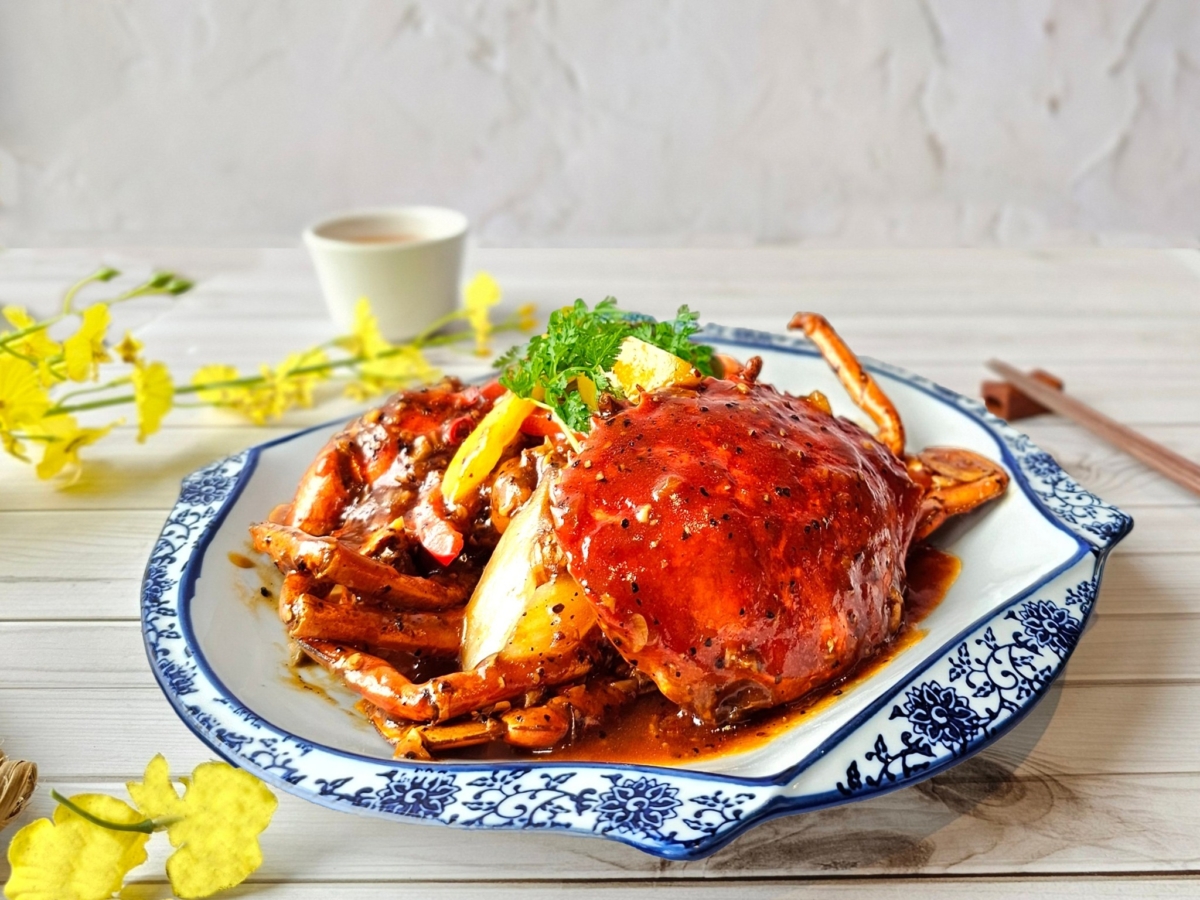 「南洋黑胡椒紅蟳」誘人食慾。