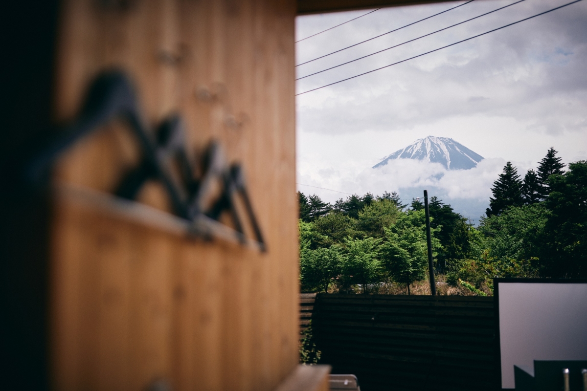 在富士山腳下露營令人相當嚮往。
