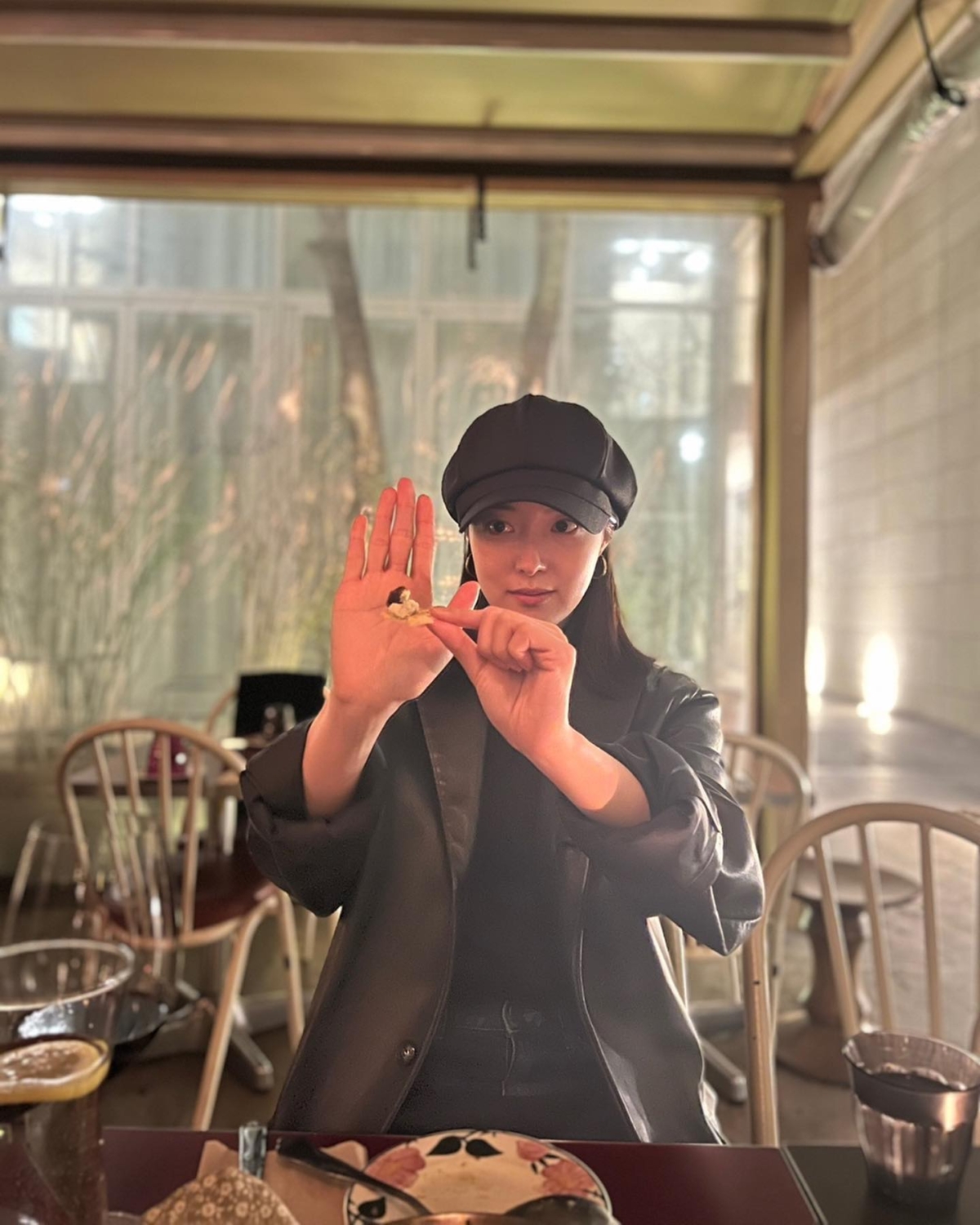 李世榮私服穿搭皮革西裝外套