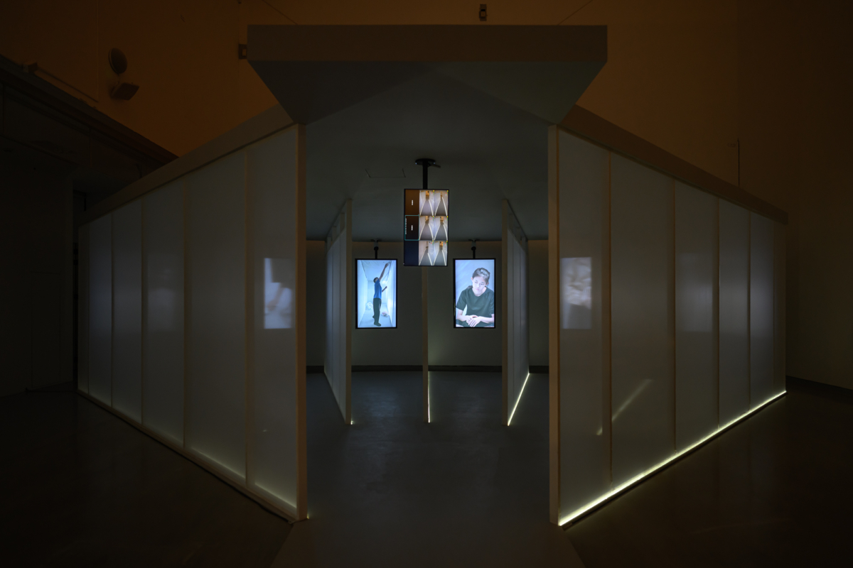 台中「國際科技藝術大展:你正在工作嗎?」