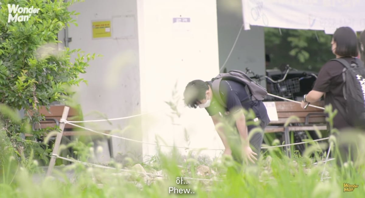 影片中演員詢問路人能否代替殘疾人士的爸爸合照,卻比想像中困難