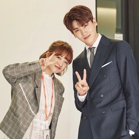 由朴寶英、朴炯植飾演的男女主角「都奉順」與「安敏赫」