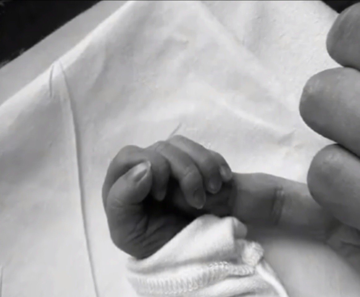 宋仲基曾經向外界分享兒子誕生的喜悅。