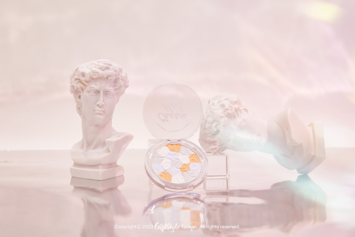 1028 CharmME! 限量蜜粉餅,NT$350