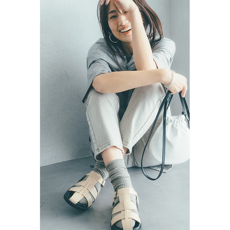 Uniqlo灰襪穿搭超時尚