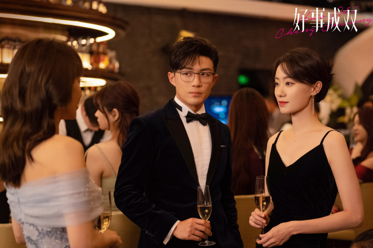 《三十而已》渣夫夾在正宮和小三之間。