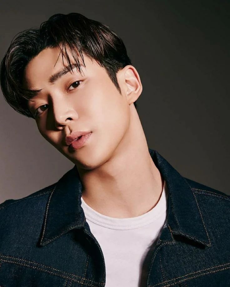 路雲喜愛音樂，歌也唱得很好。