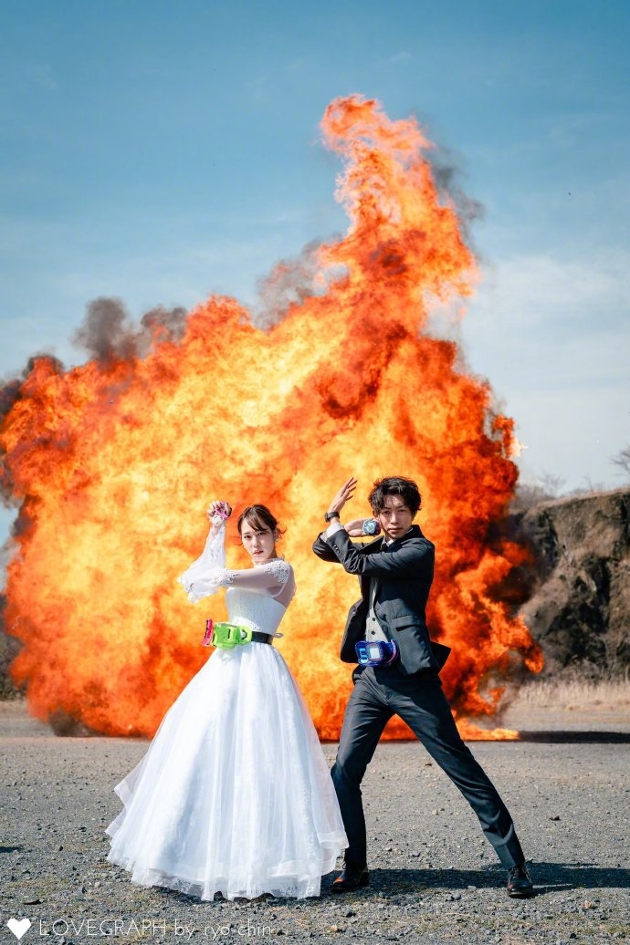 日本就有新人喜歡走另類路線，特地廢棄採石場拍攝「爆炸婚紗照」