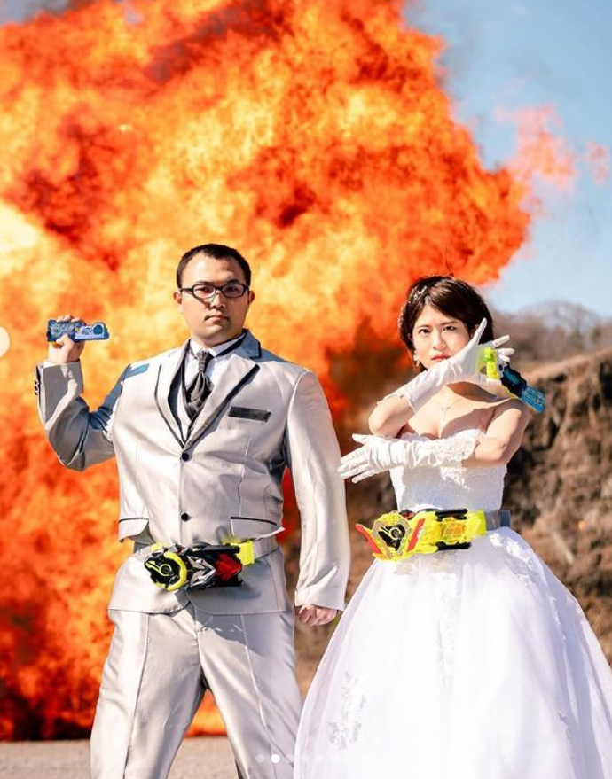 「爆破婚紗照」非常適合充滿中二心的幽默夫妻檔