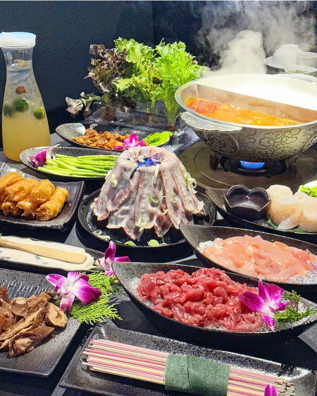 微涼的天氣吃頓麻辣鍋溫暖又過癮。
