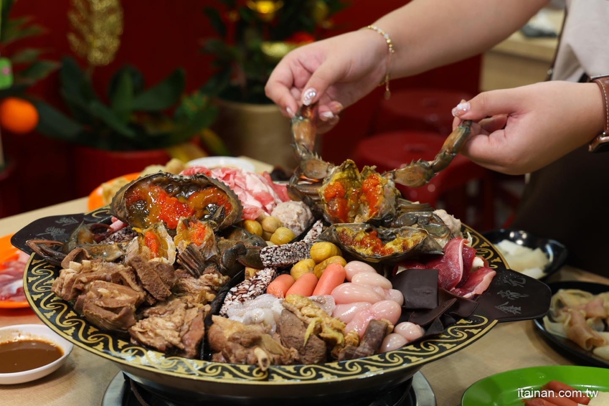 台南鑫帝元薑母鴨羊肉爐,可以吃到滿滿蟹黃超浮誇