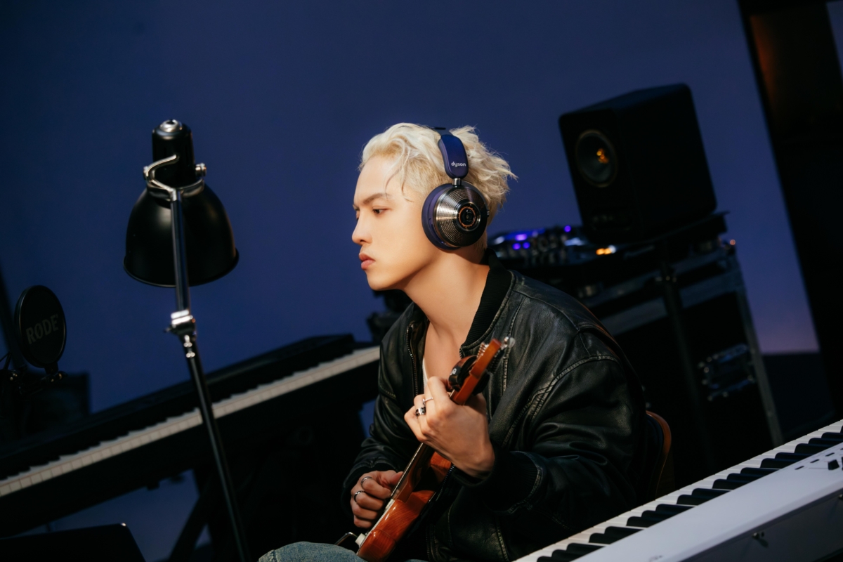 Dyson Zone歷時六年時間精心打造,專注創新研發的精神與J.Sheon出道六年來持續在音樂上嘗試融合不同風格有異曲同工之處。