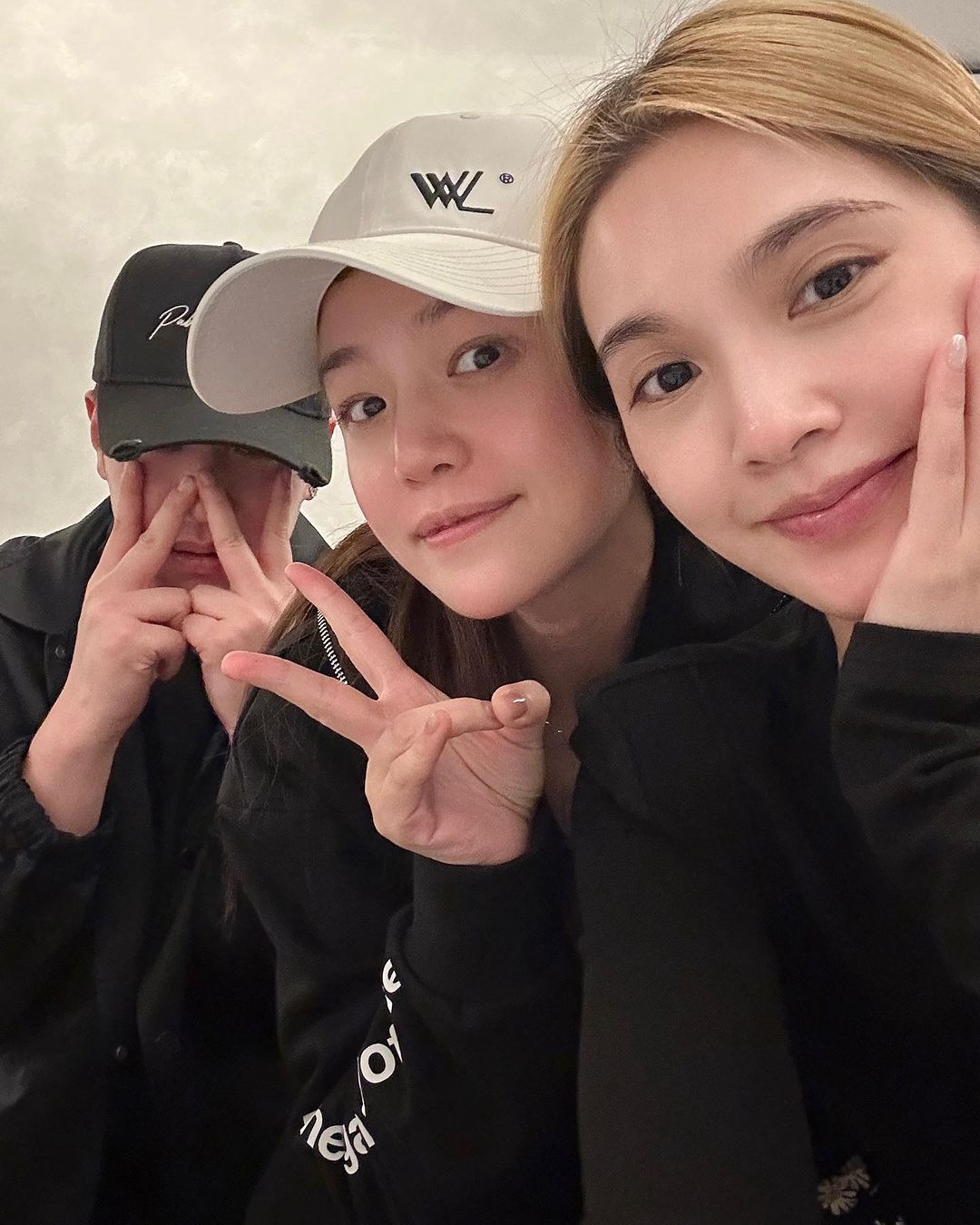 潘瑋柏怕臉大合照時躲在最後面。