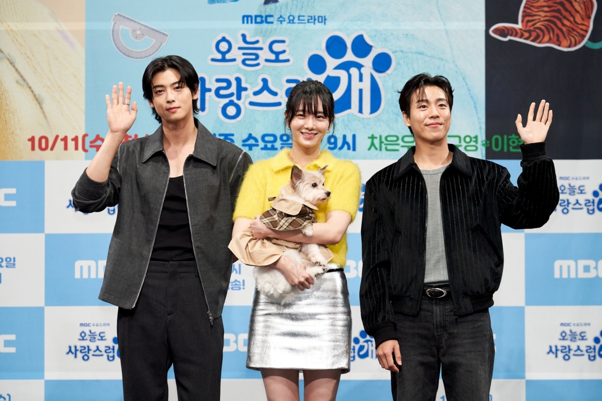 《犬系戀人》改編自同名人氣網漫的甜蜜愛情喜劇,車銀優、朴圭瑛、李玹雨