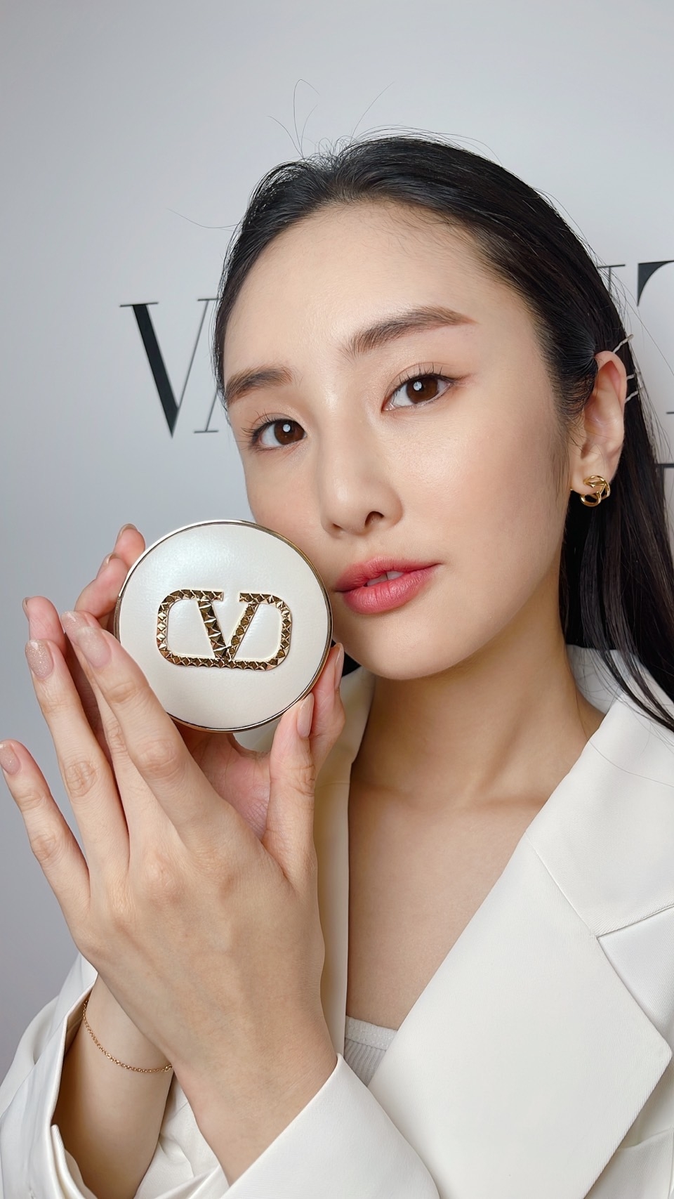 VALENTINO BEAUTY 高訂光感氣墊粉餅,NT$2,900