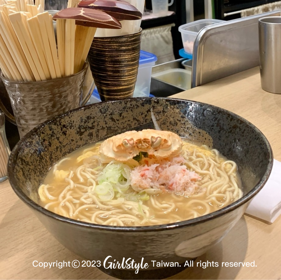 許多人慕名而來的螃蟹拉麵