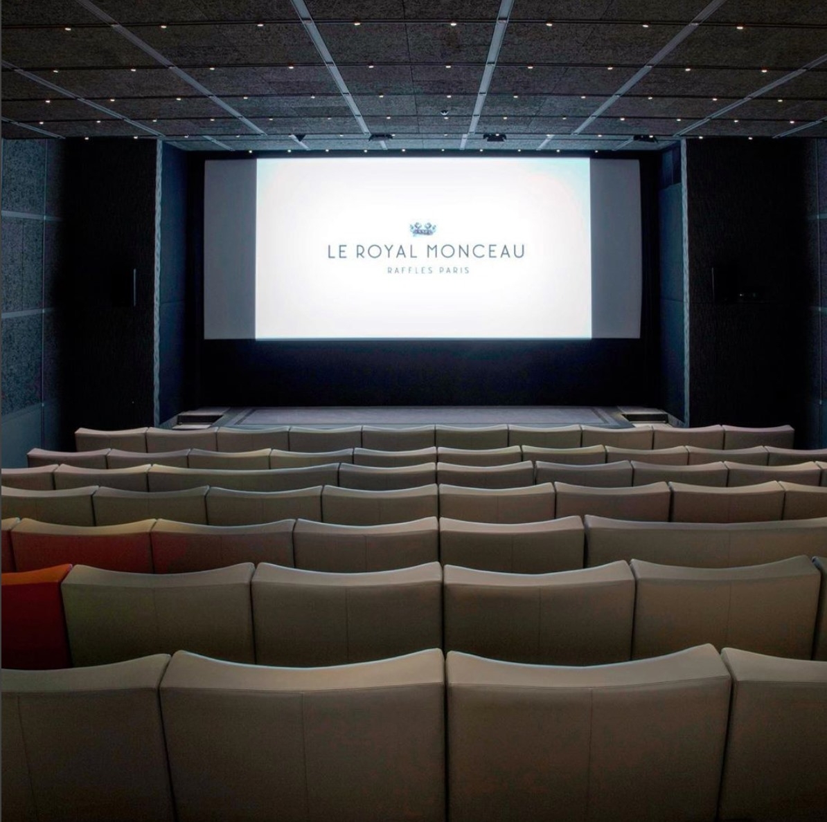 萊佛士酒店劇院低調奢華。