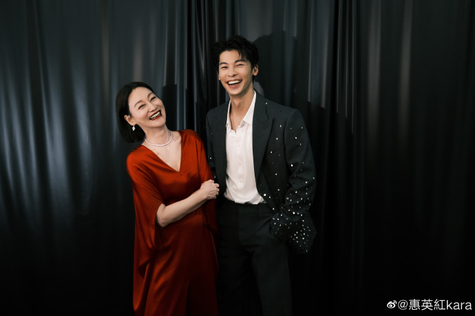 許光漢、惠英紅露出燦爛微笑。