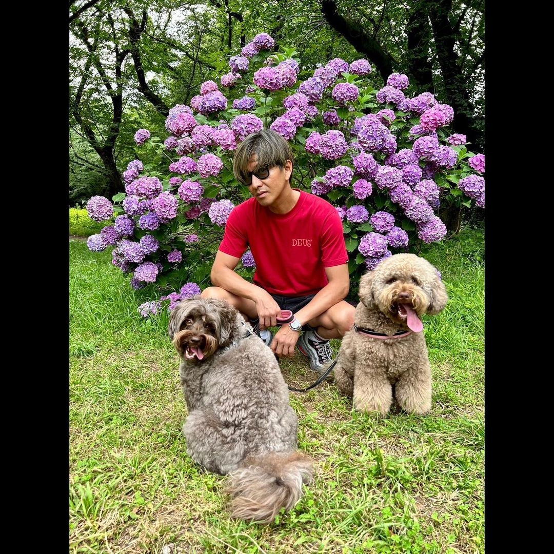 7木村拓哉和「Amur」、「Etoile」合照。