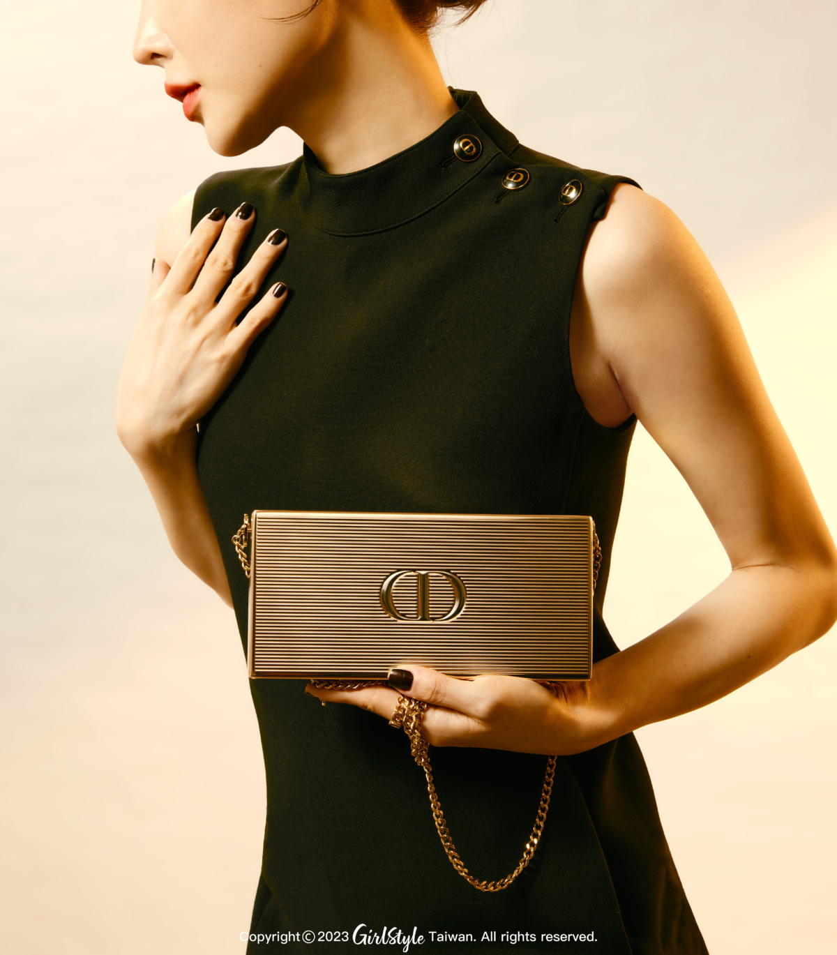 迪奧藍星唇膏金燦手拿包–杜樂麗花園限量版(NT$11,500)