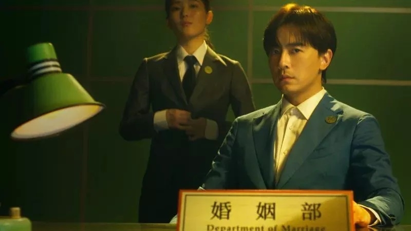 鄭元暢在《人生規劃局》當中演出婚姻部長。