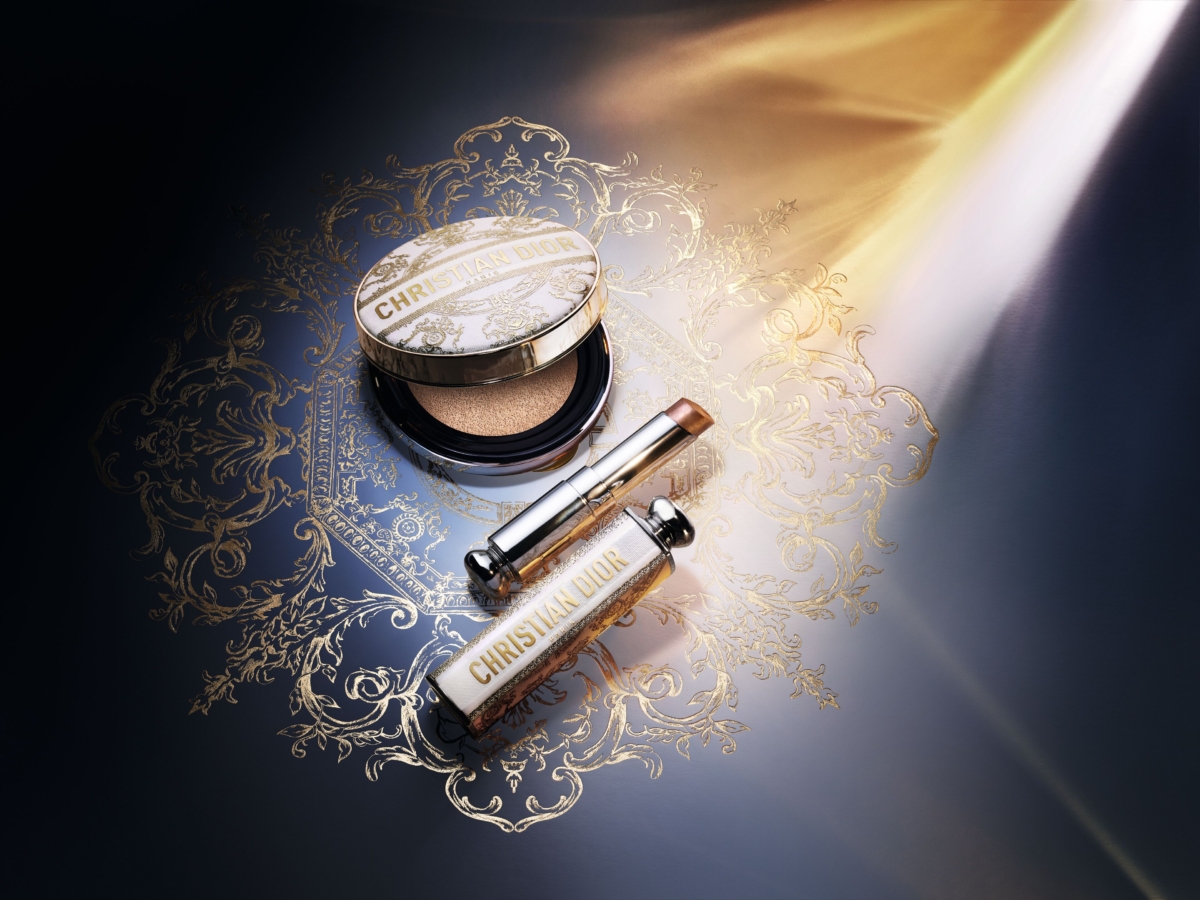 迪奧癮誘唇膏外殼–杜樂麗花園限量版(NT$1,100)、迪奧癮誘唇膏 #211冰霜毬果(NT$1,500)官網獨家販售、迪奧超完美氣墊外殼–杜樂麗花園限量版(NT$1,250)