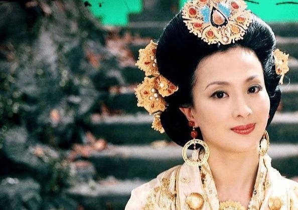 劉曉莉王母娘娘扮相優雅端莊。