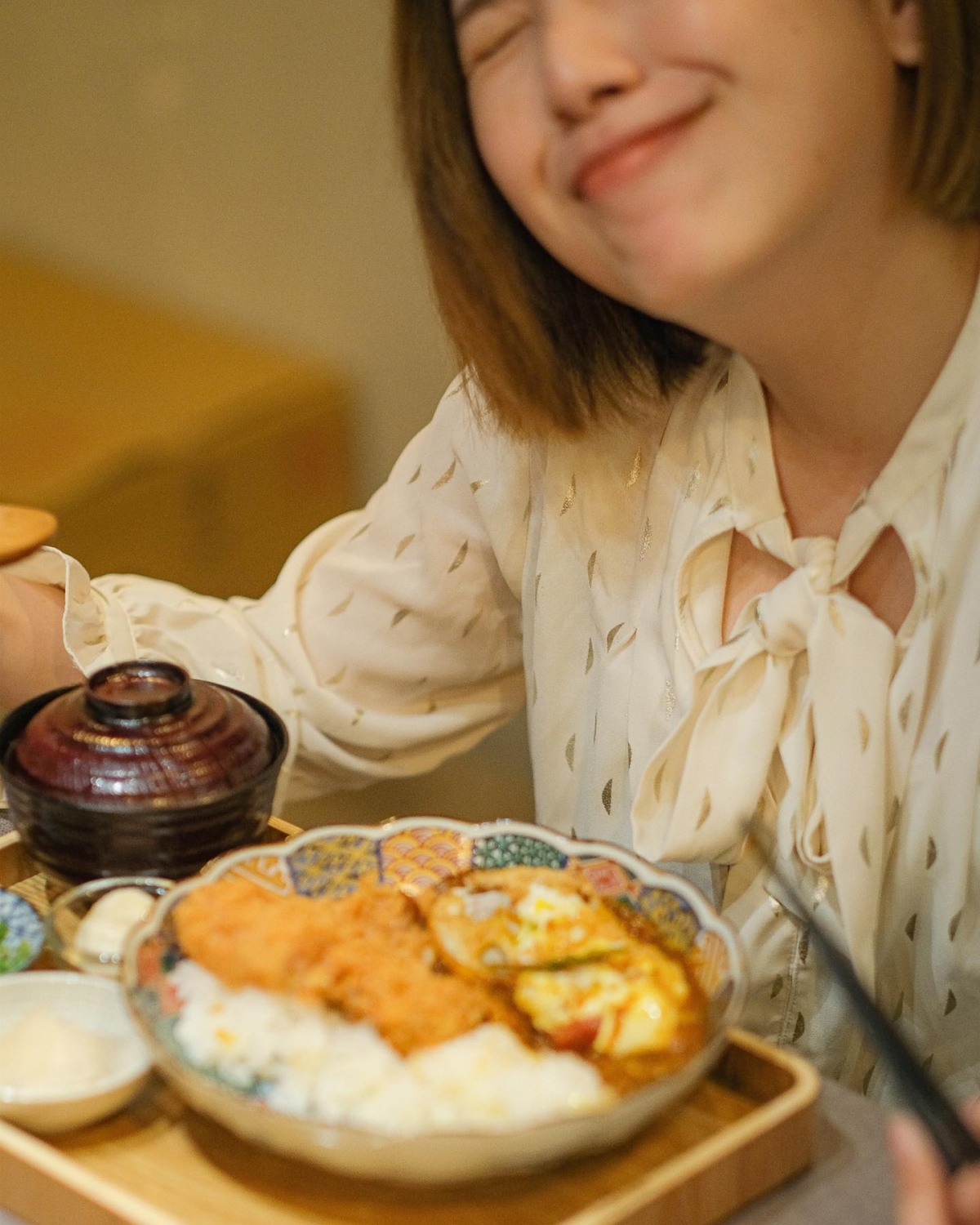 「KATSU 鑫」豬排飯讓饕客露出滿足笑容。