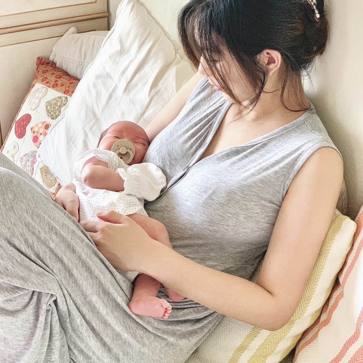 媽蟲是在諷刺那些生完小孩後什麼都不做，既不工作也不做家事不煮飯甚至連小孩都顧不好的女性