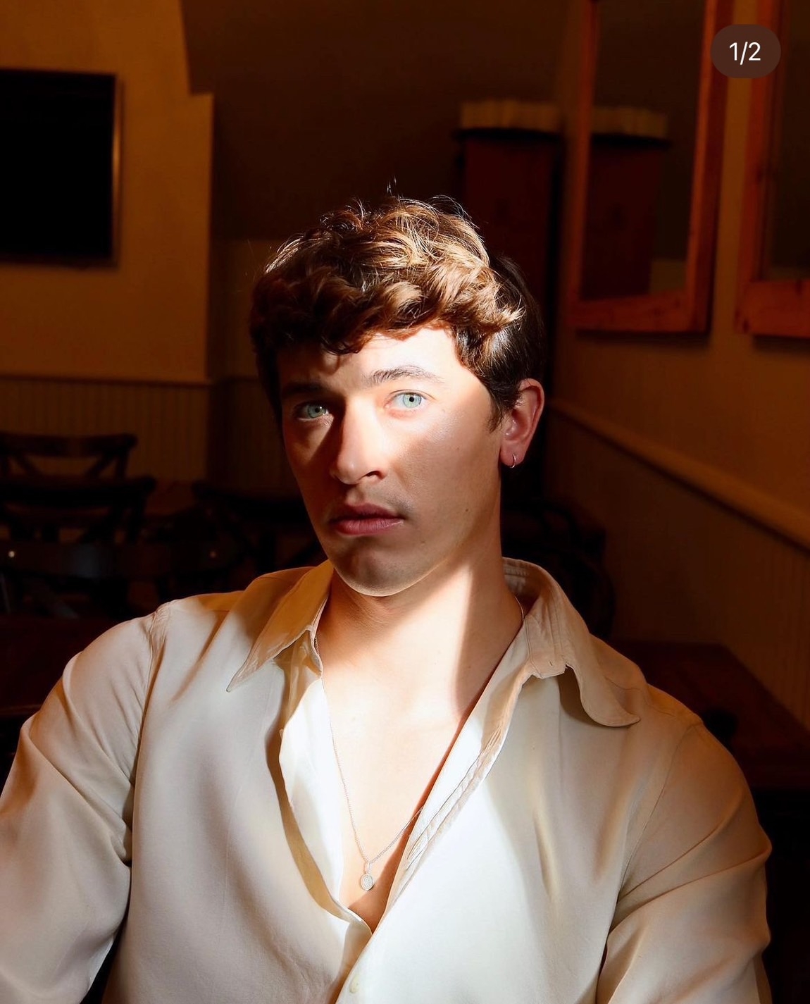 英格蘭男演員Tom Blyth戲外是褐髮