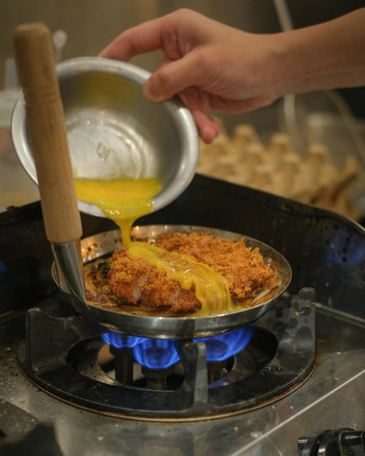 「KATSU 鑫」豬排飯雞蛋選用生食等級。
