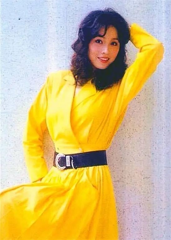 劉亦菲小姨周雯瓊美麗動人。