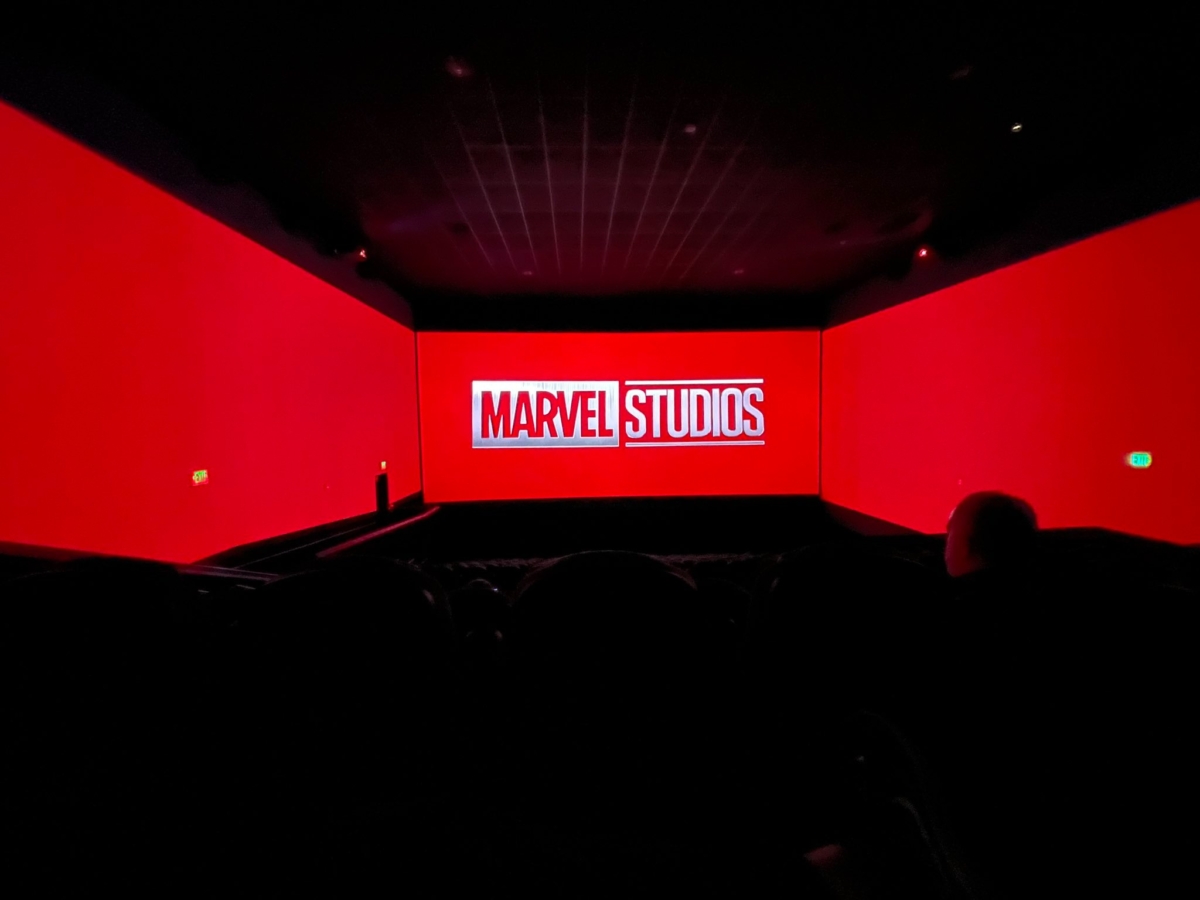 影迷興奮用X銀幕觀看《驚奇隊長2》曼威大片