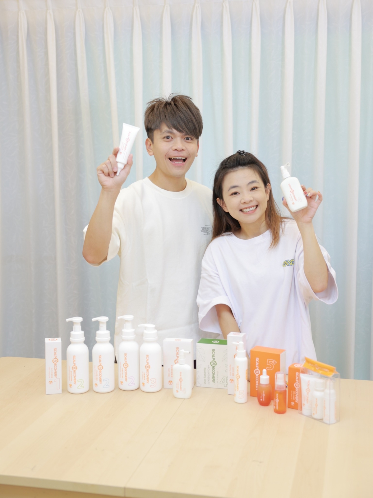 蔡阿嘎和二伯夫妻檔，時常被網友指出在消費小孩