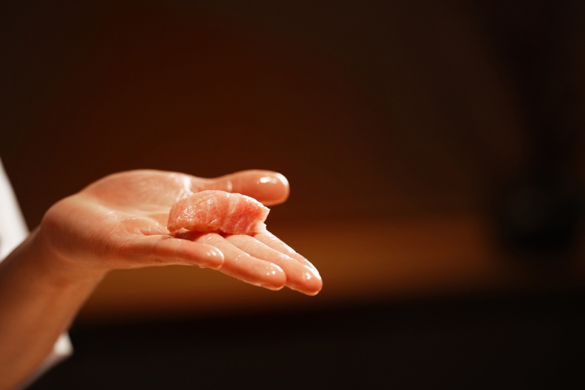 「すし桃」特選魚鮮肥厚鮮美。